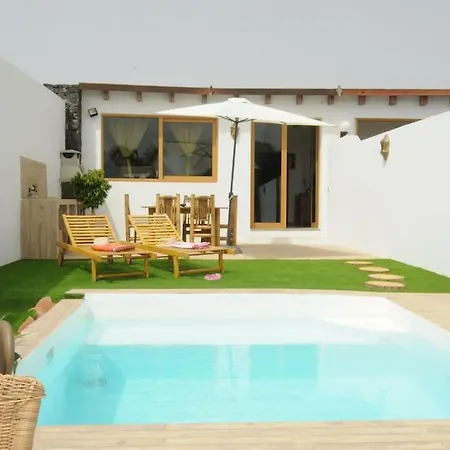 La Isla By Rentaholidayslanzarote Villa *