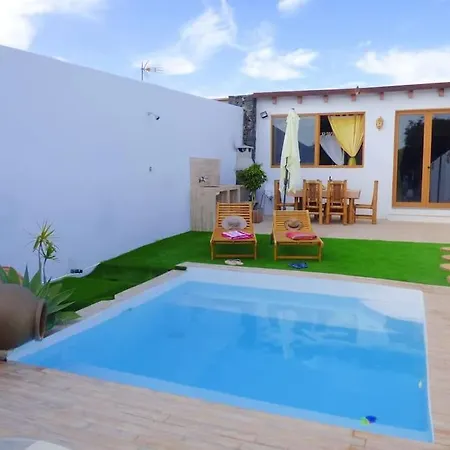 La Isla By Rentaholidayslanzarote *