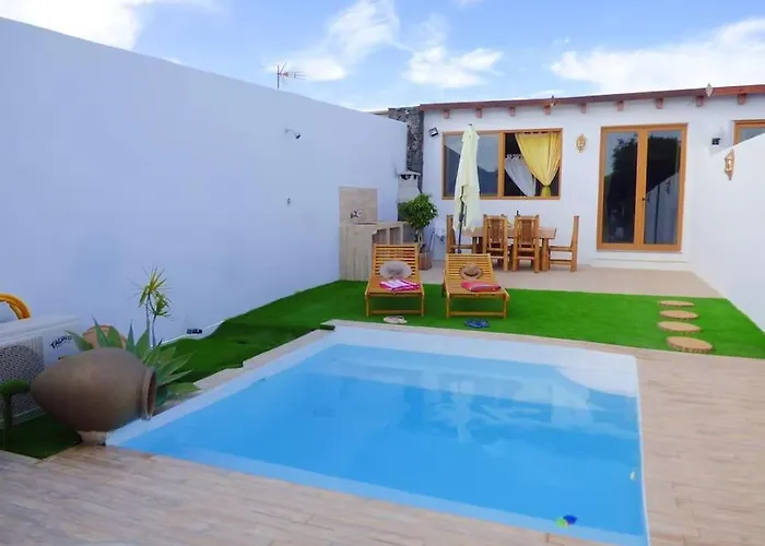 La Isla By Rentaholidayslanzarote *