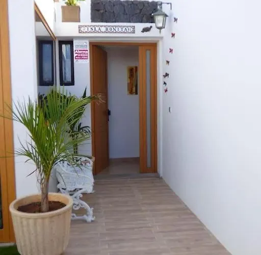 Villa La Isla By Rentaholidayslanzarote *